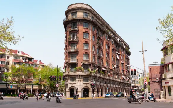 上海世博源：上海哪里建筑最现代？世博轴阳光谷晚上几点开灯全揭秘